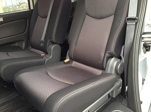 車内クリーニングで、隅々までキレイに！